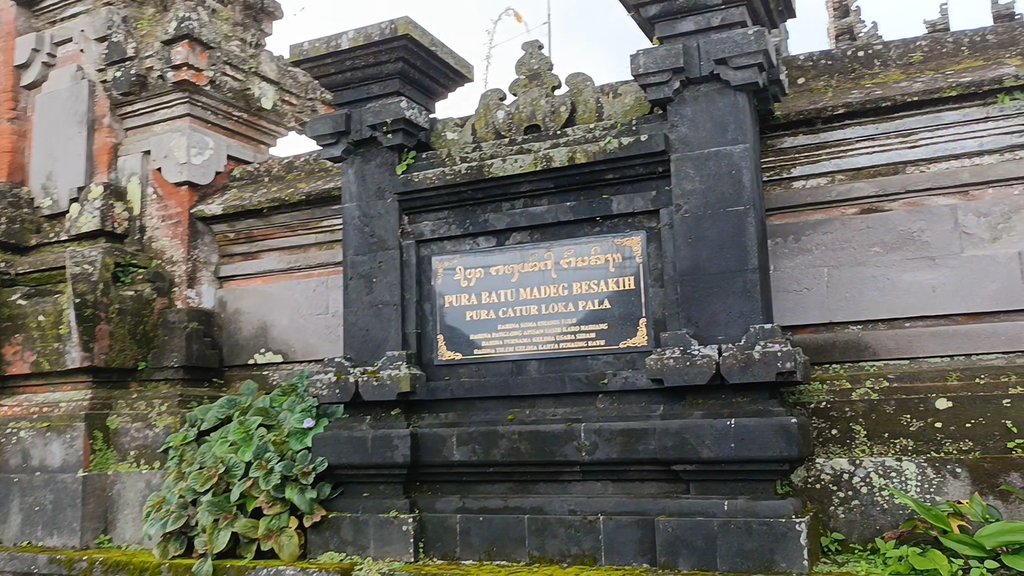 Pura Batu Madeg – dedicated to Vishnu